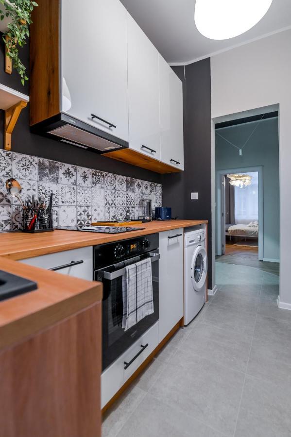 New Black & White - 2Bdr Apartment With Balcony Sofia Eksteriør bilde